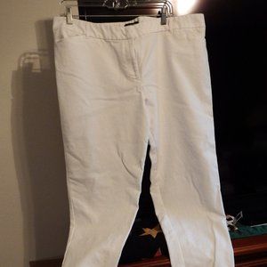 Liz Claiborne Women's capri pants, in white, size 18